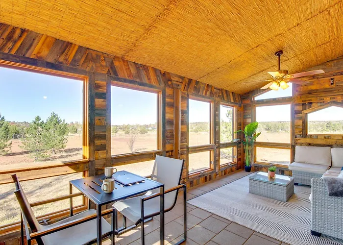 1-acre Fenced Yard: Pet-friendly Show Cabin!