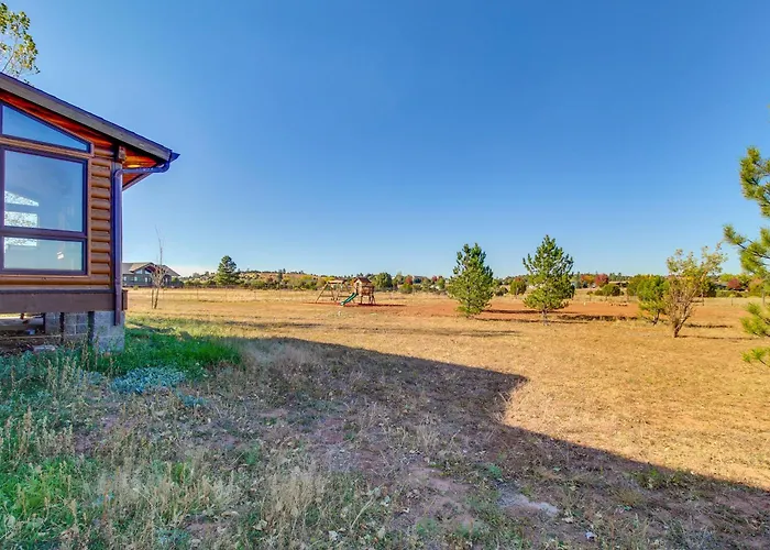 1-acre Fenced Yard: Pet-friendly Show Cabin! Сasa de vacaciones