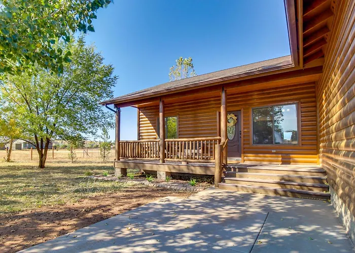 1-acre Fenced Yard: Pet-friendly Show Cabin!