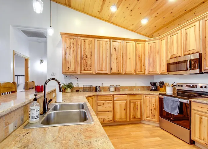 1-acre Fenced Yard: Pet-friendly Show Cabin! Сasa de vacaciones *