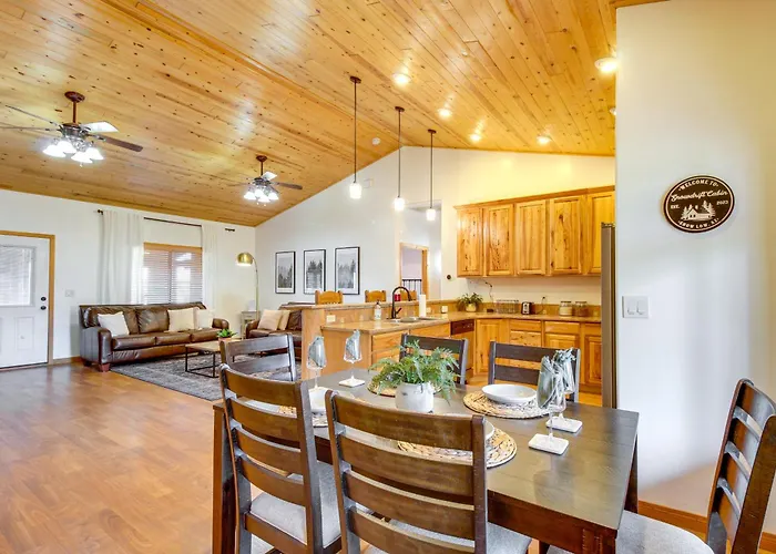 Сasa de vacaciones 1-acre Fenced Yard: Pet-friendly Show Cabin! *