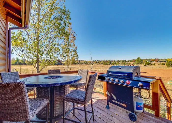 1-acre Fenced Yard: Pet-friendly Show Cabin! Show Low