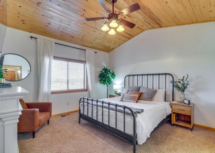 1-acre Fenced Yard: Pet-friendly Show Cabin! Сasa de vacaciones *